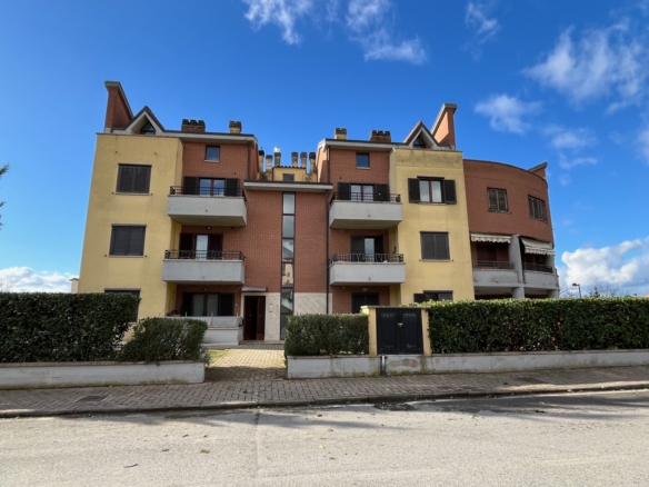 APPARTAMENTI ULTIMO PIANO CON MANSARDA E GARAGE CAMUCIA