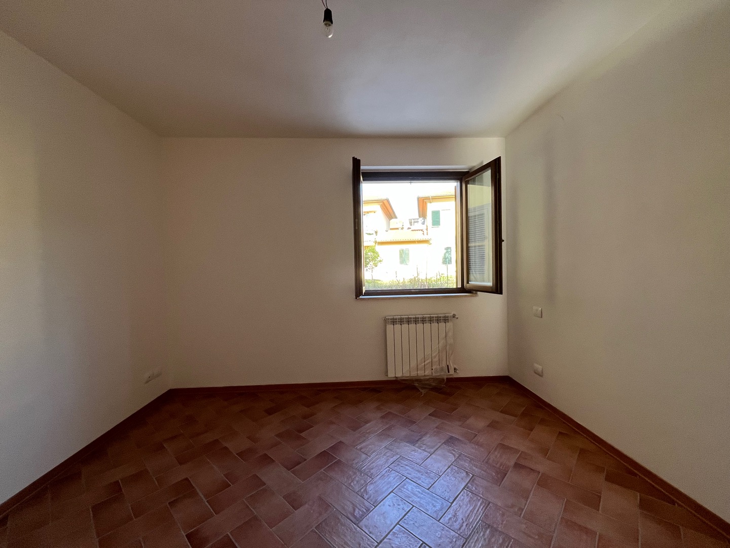 AV 1887_C – 18 Appartamento tipo villetta con giardino privato e garage