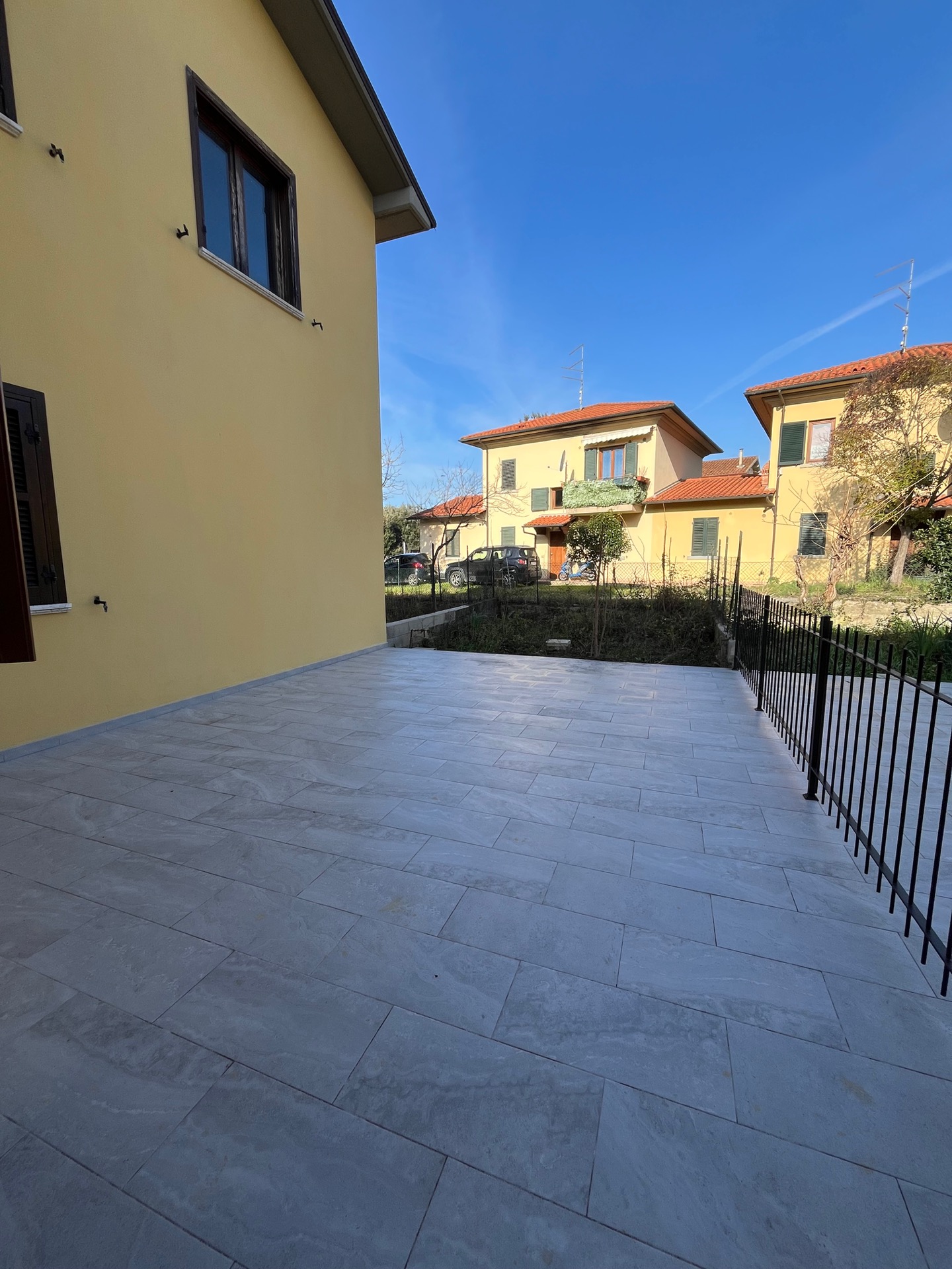 AV 1887_C – 19 Appartamento tipo villetta con giardino privato e garage