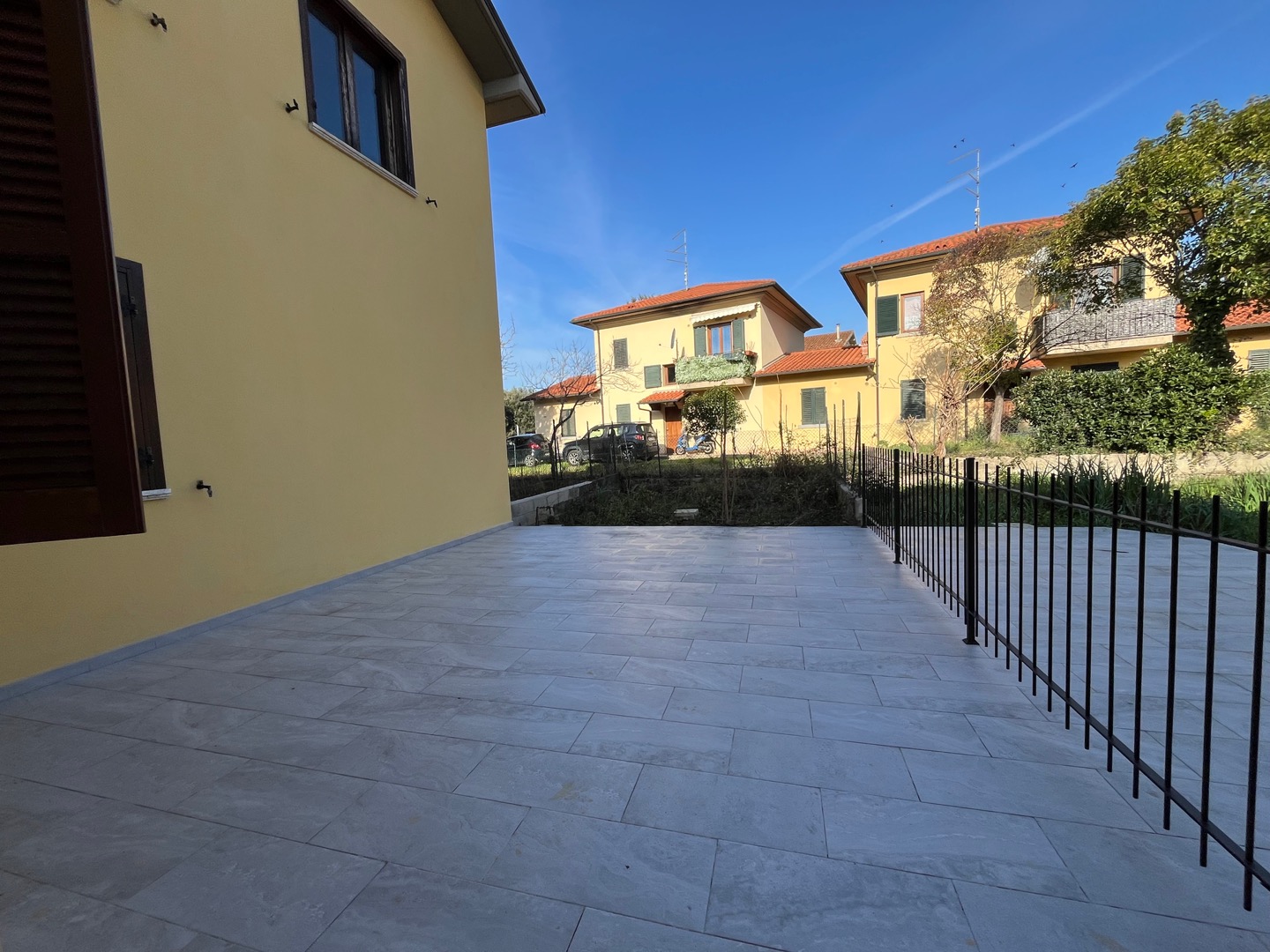 AV 1887_C – 20 Appartamento tipo villetta con giardino privato e garage