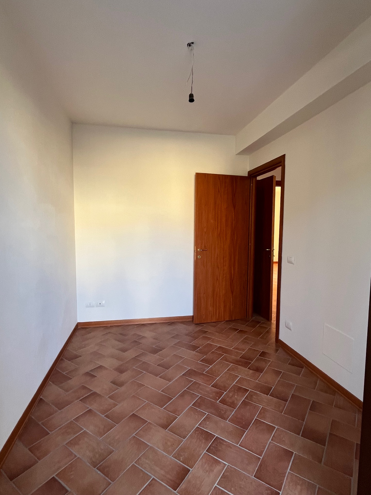 AV 1887_C – 21 Appartamento tipo villetta con giardino privato e garage