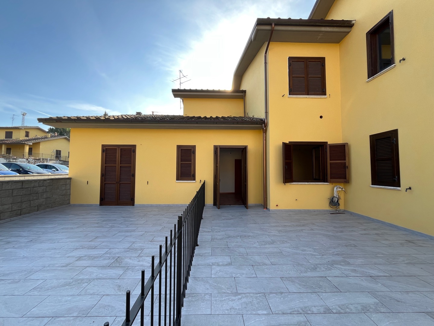 AV 1887_C – 23 Appartamento tipo villetta con giardino privato e garage