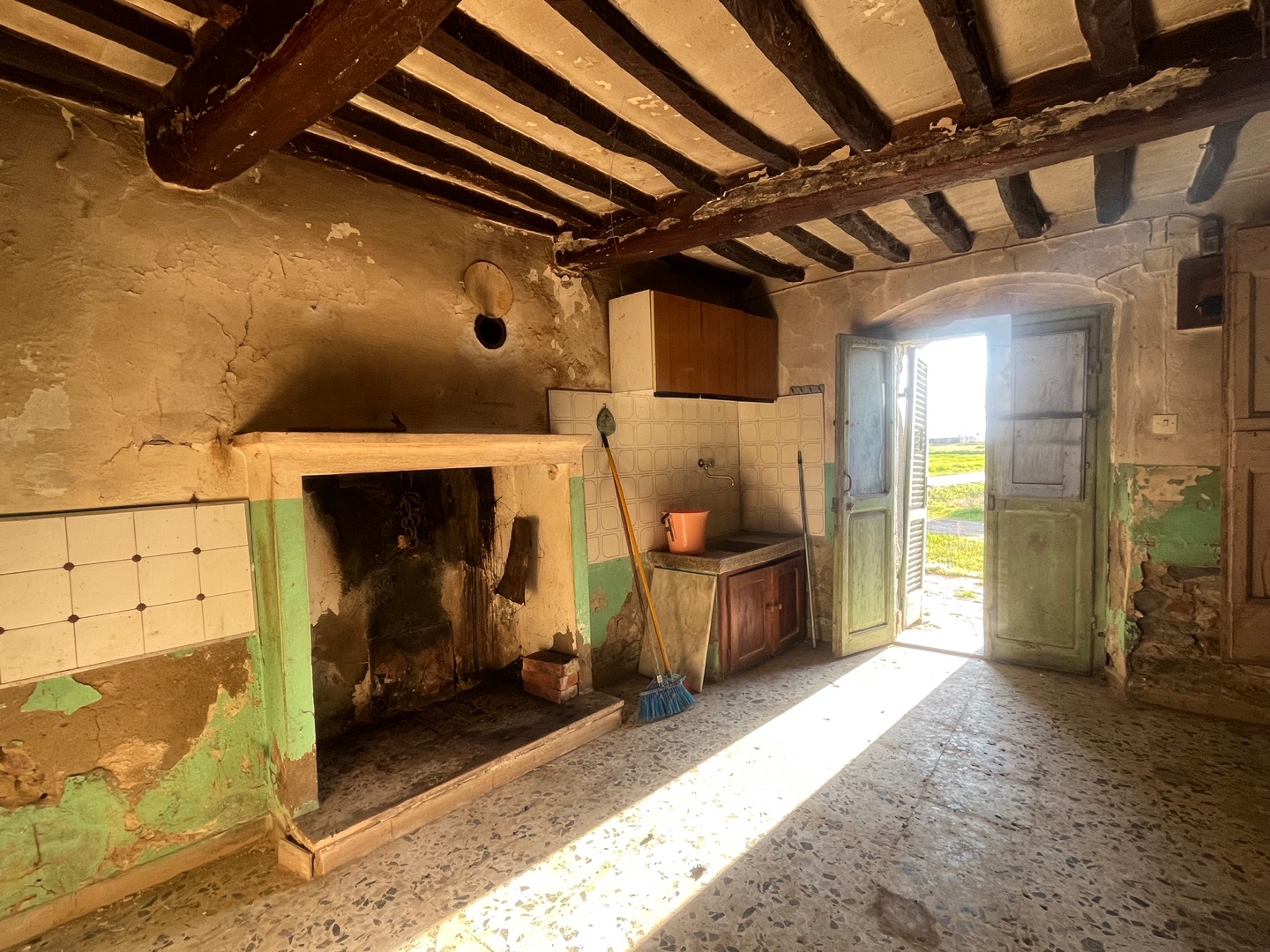 AV 1889 – 13 ABITAZIONE DA RISTRUTTURARE CORTONA CAMPAGNA