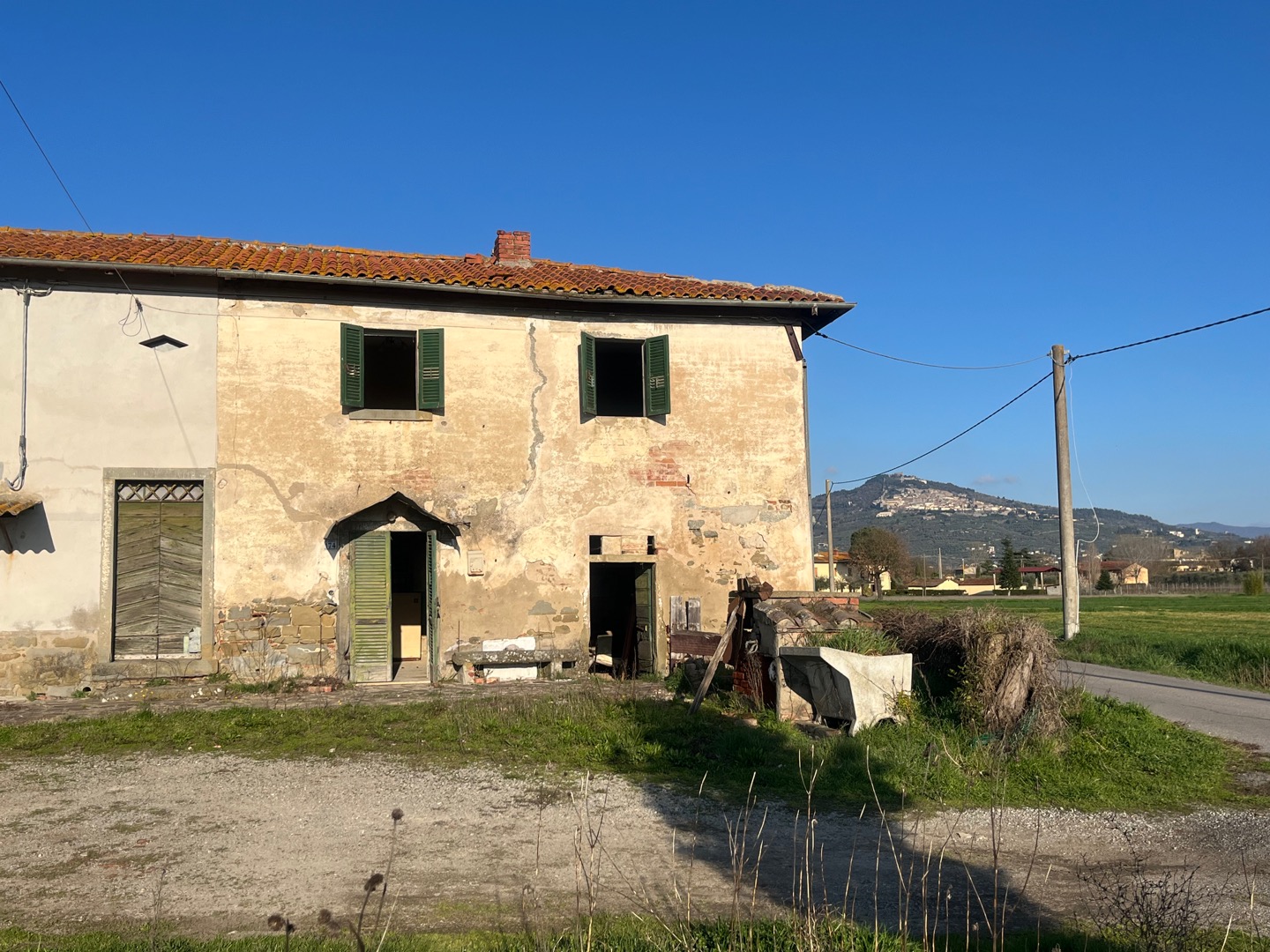 AV 1889 – 9 ABITAZIONE DA RISTRUTTURARE CORTONA CAMPAGNA