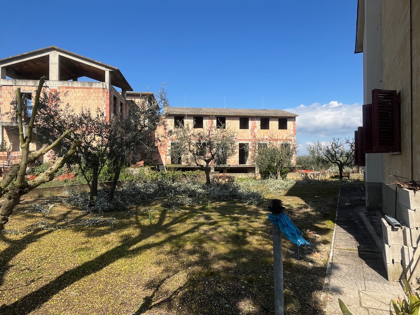 AV 1891 – 42 ABITAZIONE SINGOLA CON TERRENO CORTONA FRATTA