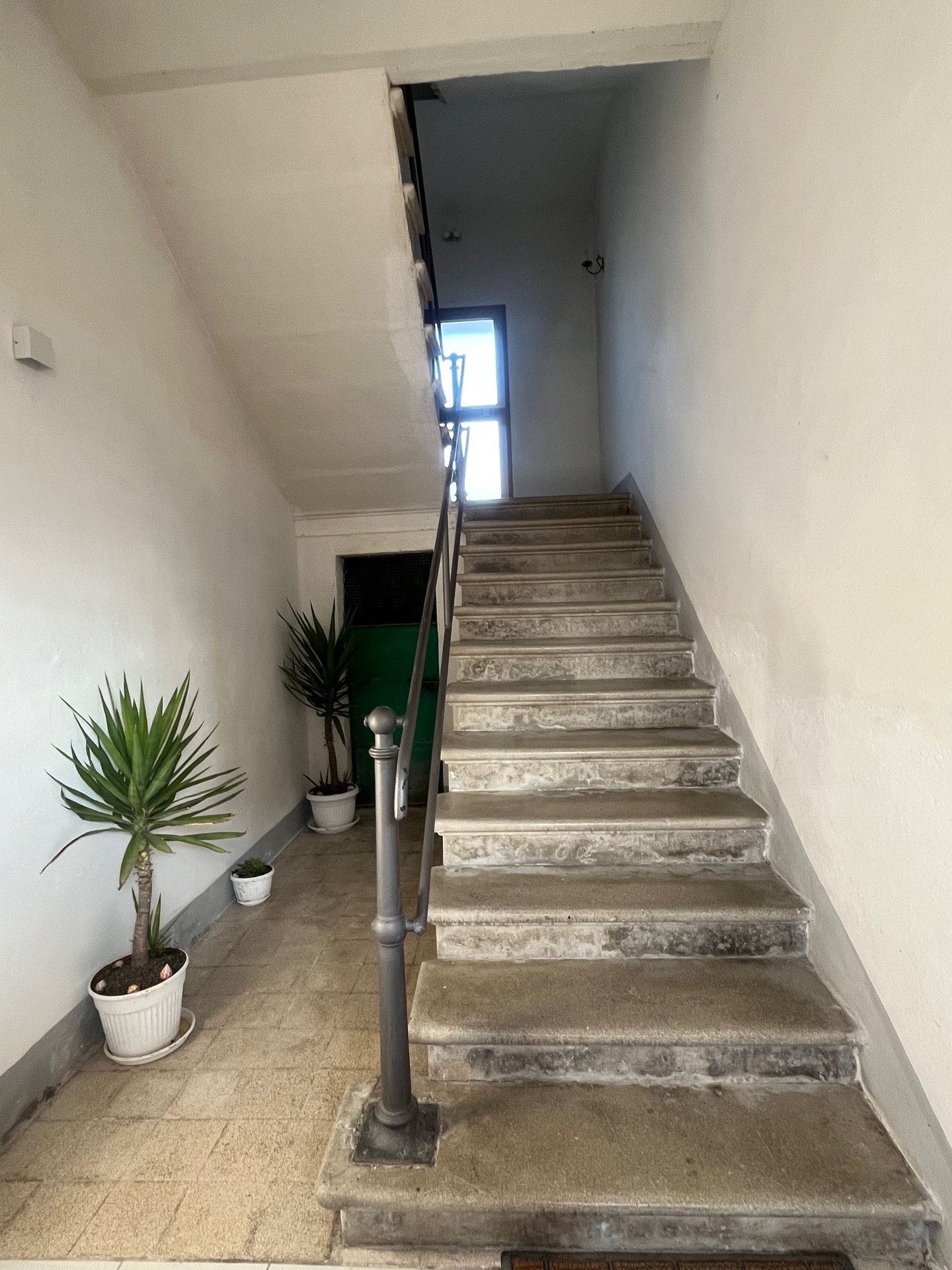AV 1892 – 19 APPARTAMENTO RISTRUTTURATO CAMUCIA CENTRALE
