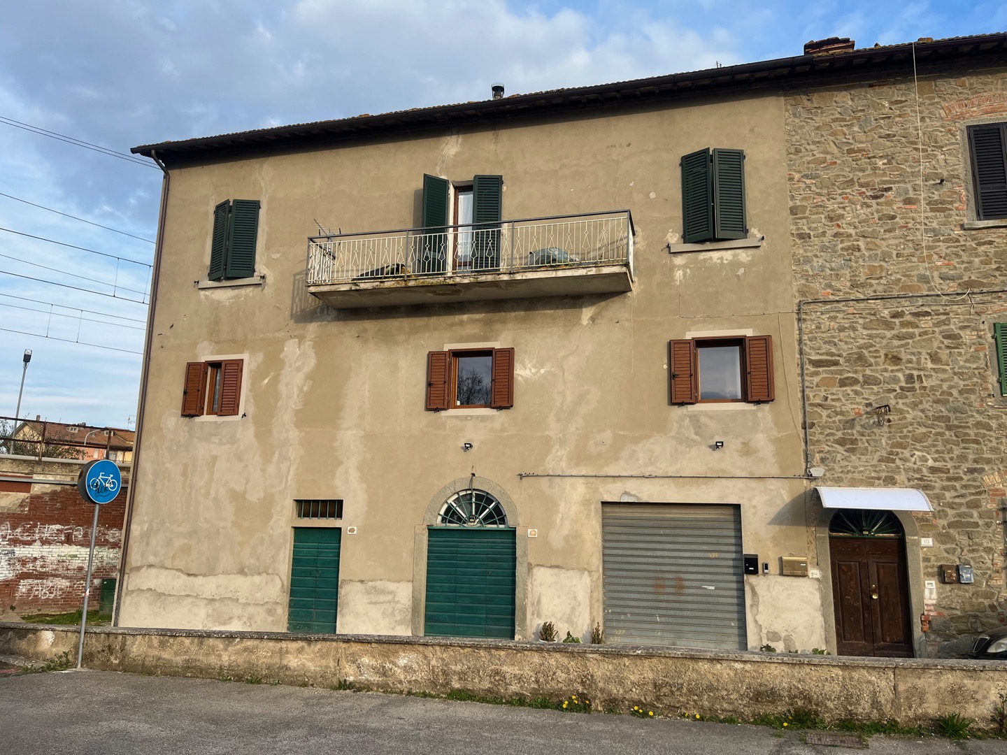 AV 1892 – 23 APPARTAMENTO RISTRUTTURATO CAMUCIA CENTRALE