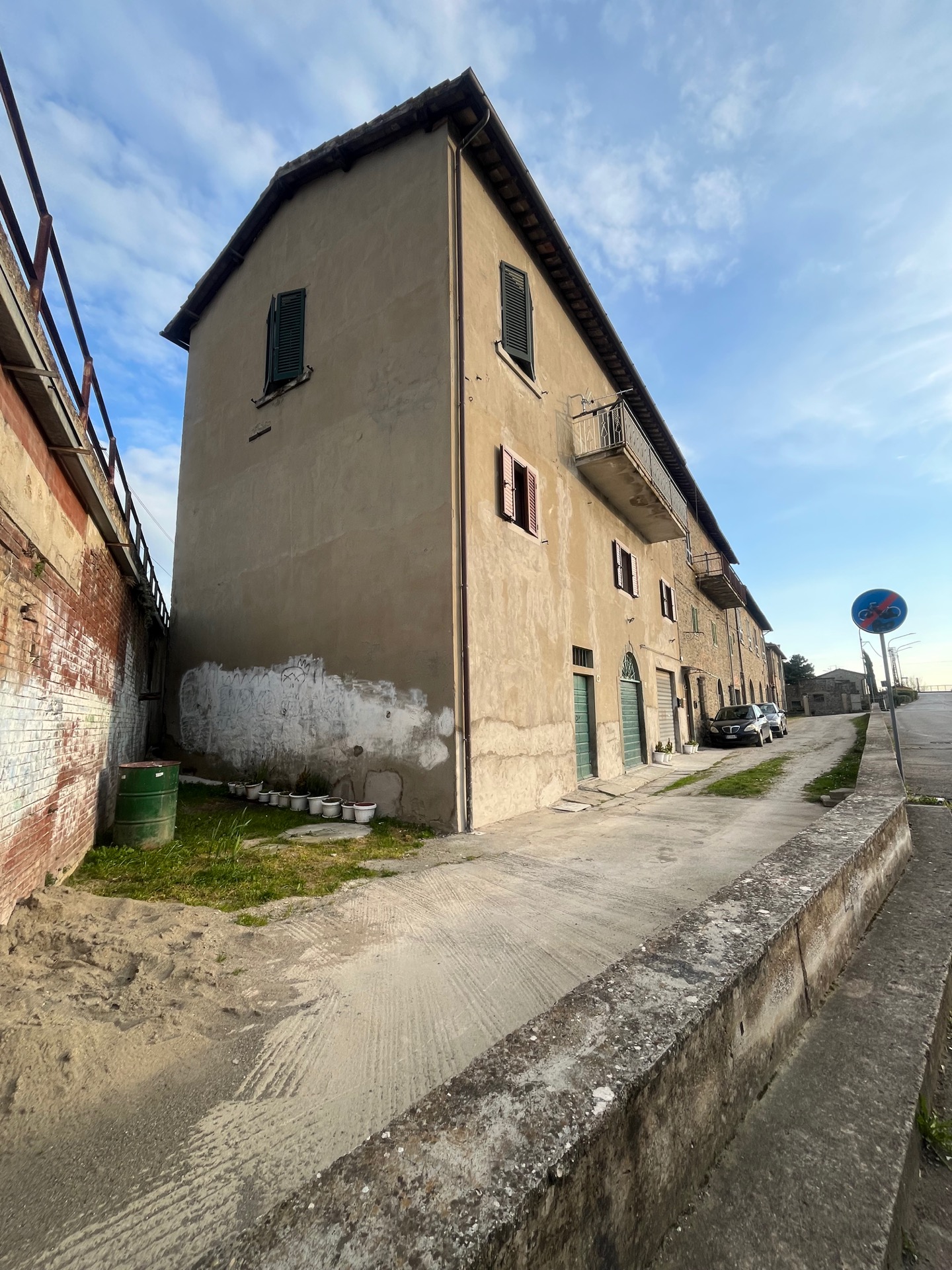 AV 1892 – 24 APPARTAMENTO RISTRUTTURATO CAMUCIA CENTRALE