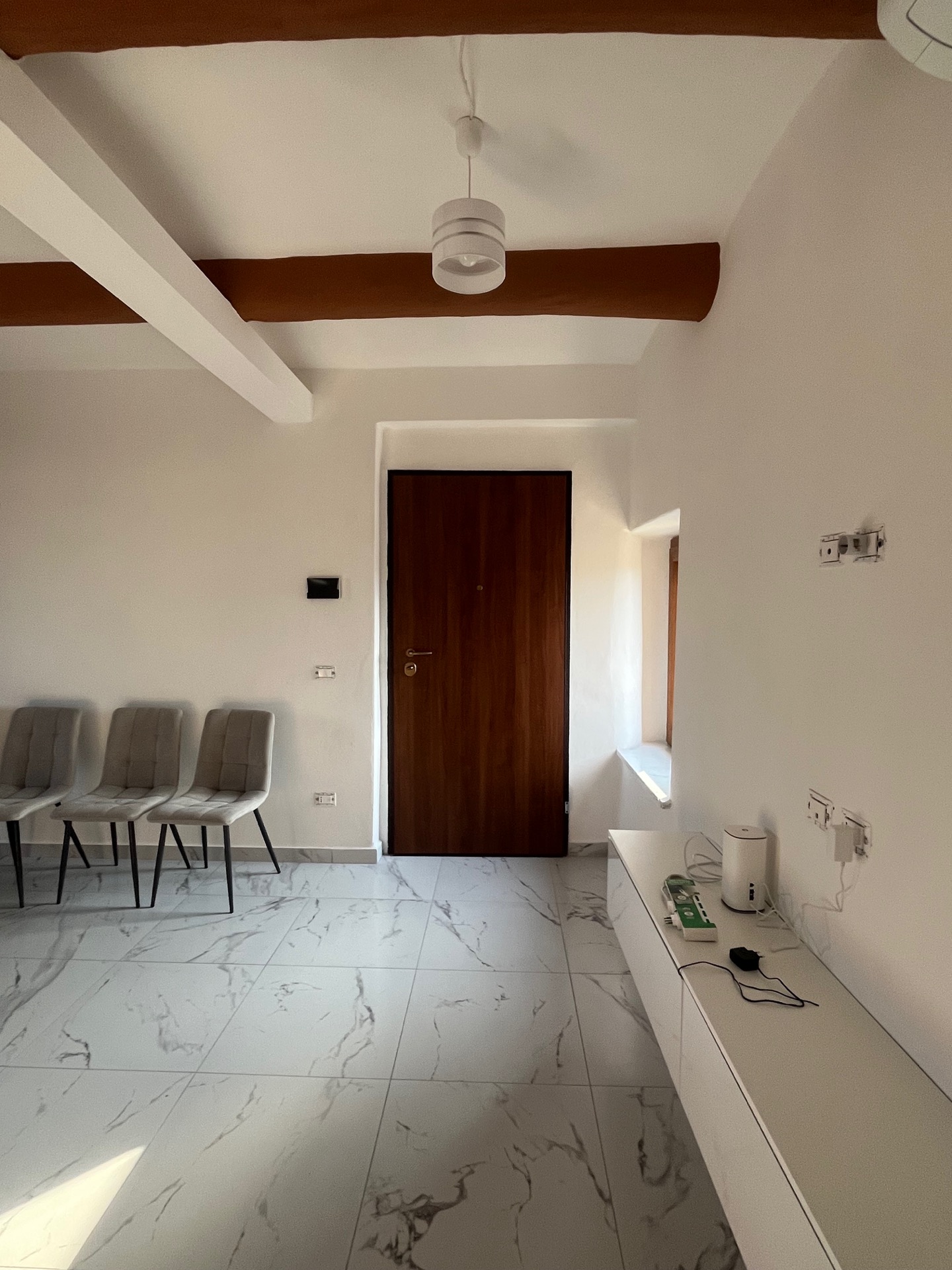 AV 1892 – 7 APPARTAMENTO RISTRUTTURATO CAMUCIA CENTRALE