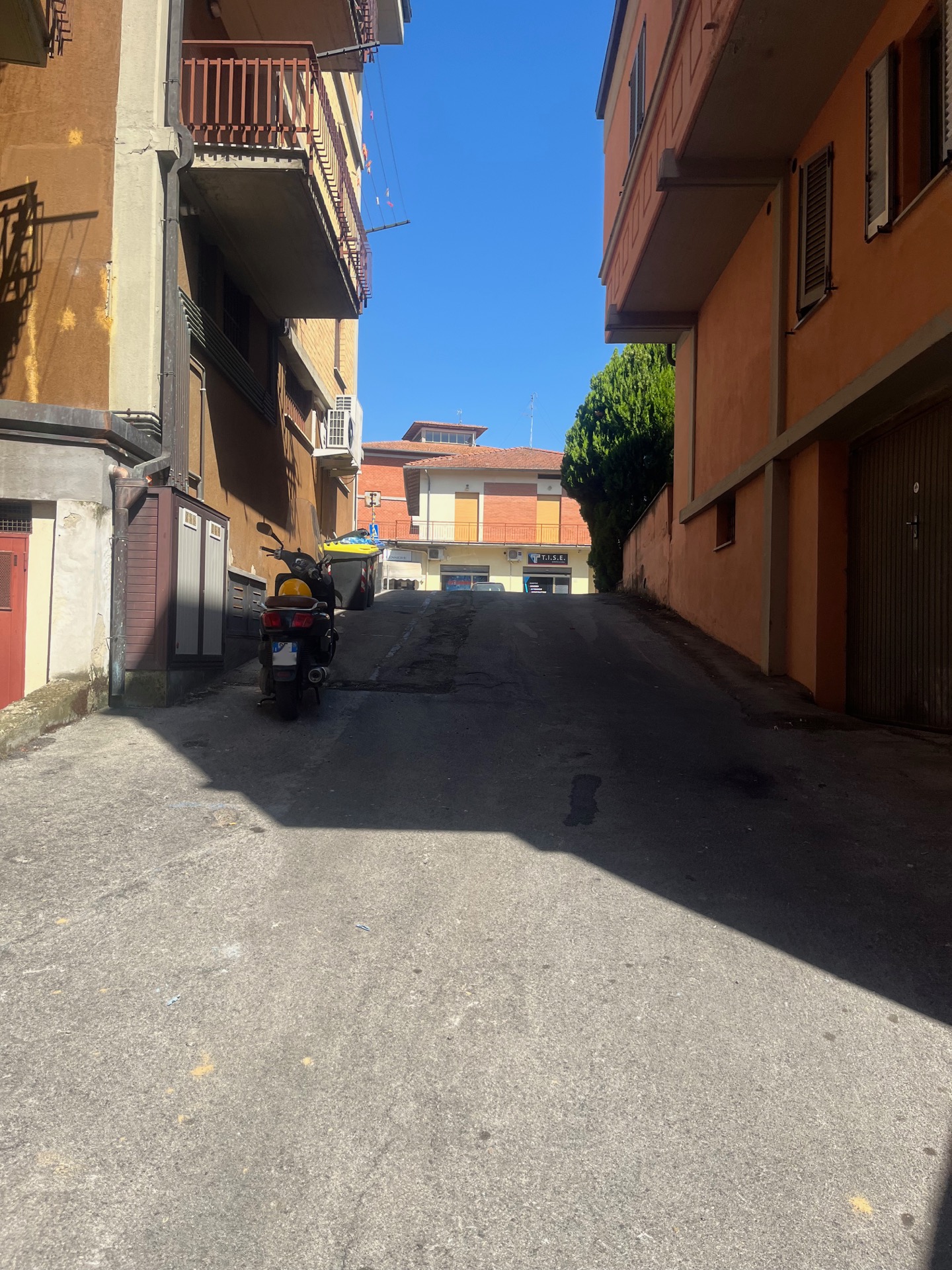 AV 1895 – 5 GRANDE GARAGE/RIMESSA – CORTONA CAMUCIA