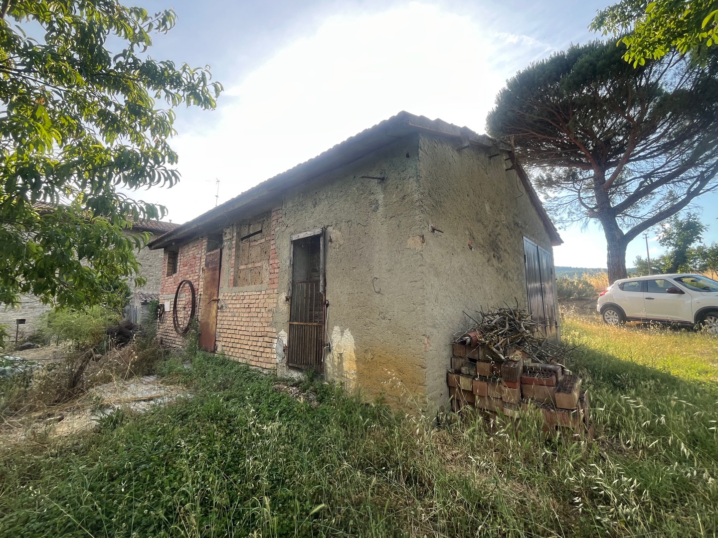 AV 1896 – 12 ABITAZIONE CON ANNESSI E TERRENO PIAN DI MARTE