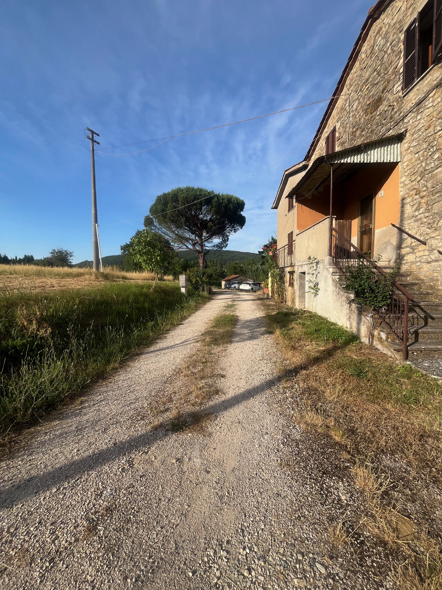 AV 1896 – 16 ABITAZIONE CON ANNESSI E TERRENO PIAN DI MARTE