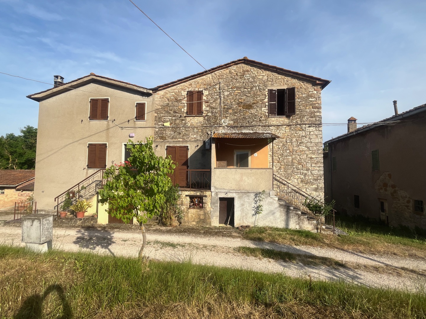 AV 1896 – 4 ABITAZIONE CON ANNESSI E TERRENO PIAN DI MARTE