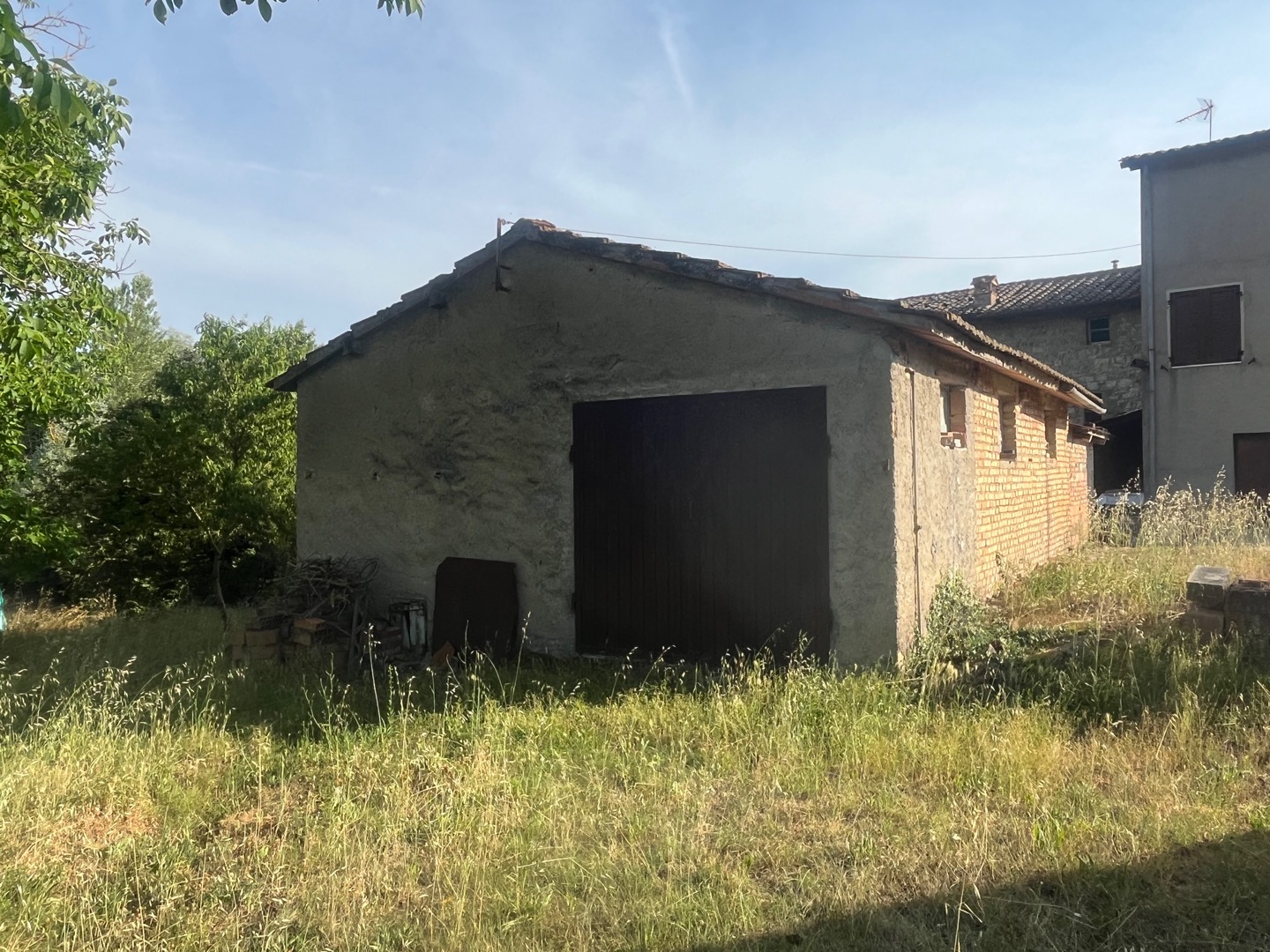 AV 1896 – 7 ABITAZIONE CON ANNESSI E TERRENO PIAN DI MARTE