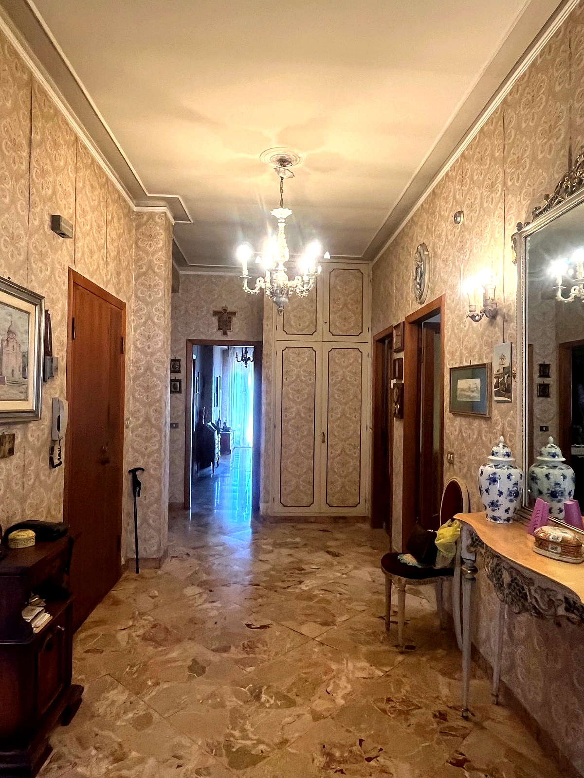 AV 1898_20 PROPRIETA’ CON ABITAZIONE E FONDI CAMUCIA CENTRO