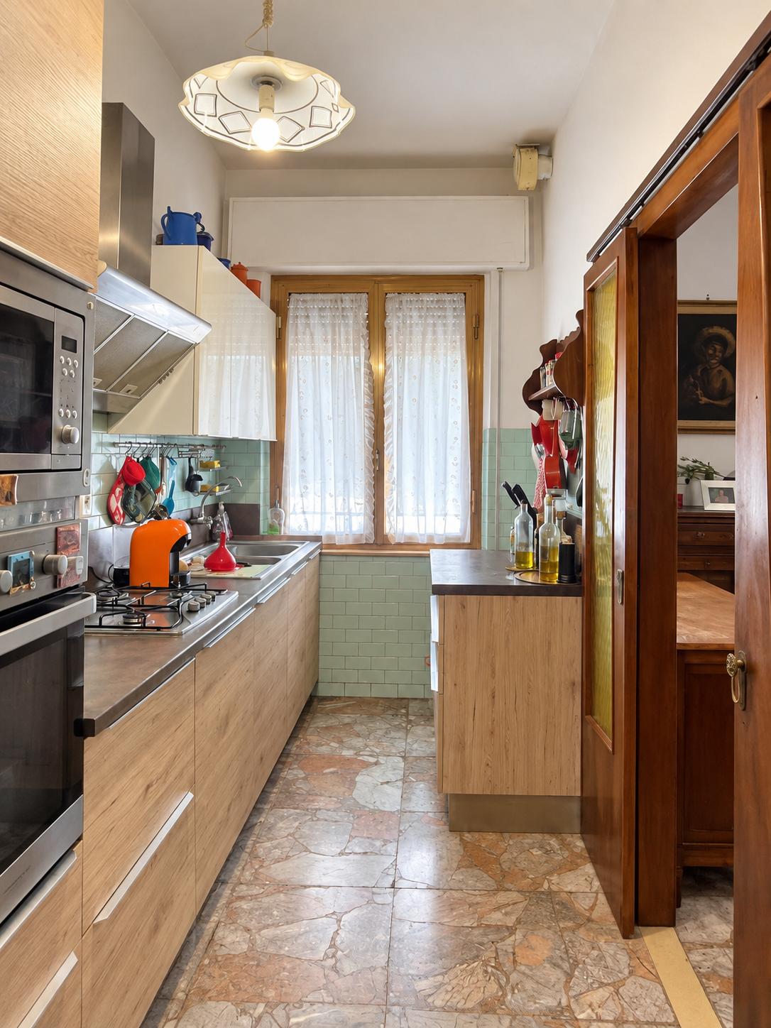AV 1898_21 PROPRIETA’ CON ABITAZIONE E FONDI CAMUCIA CENTRO