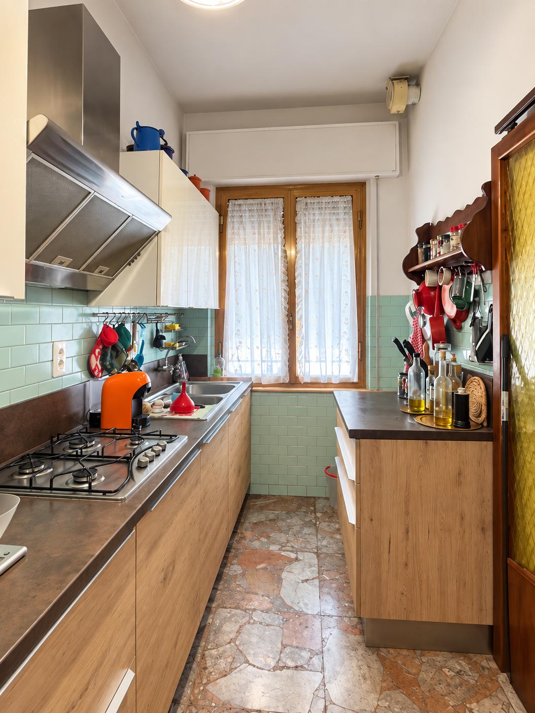 AV 1898_22 PROPRIETA’ CON ABITAZIONE E FONDI CAMUCIA CENTRO