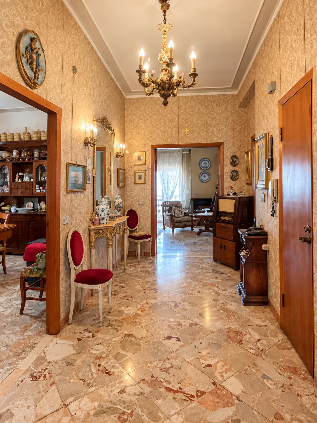 AV 1898_40 PROPRIETA’ CON ABITAZIONE E FONDI CAMUCIA CENTRO