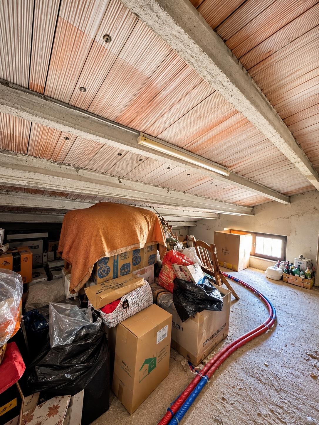AV 1898_46 PROPRIETA’ CON ABITAZIONE E FONDI CAMUCIA CENTRO