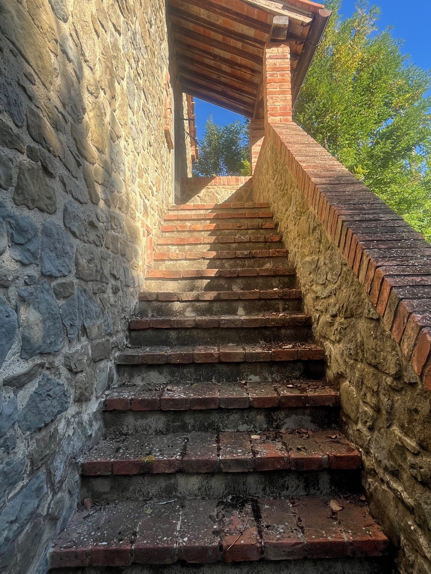 AV 1899_ – 12 CASOLARE INDIPENDENTE CORTONA CAMPAGNA