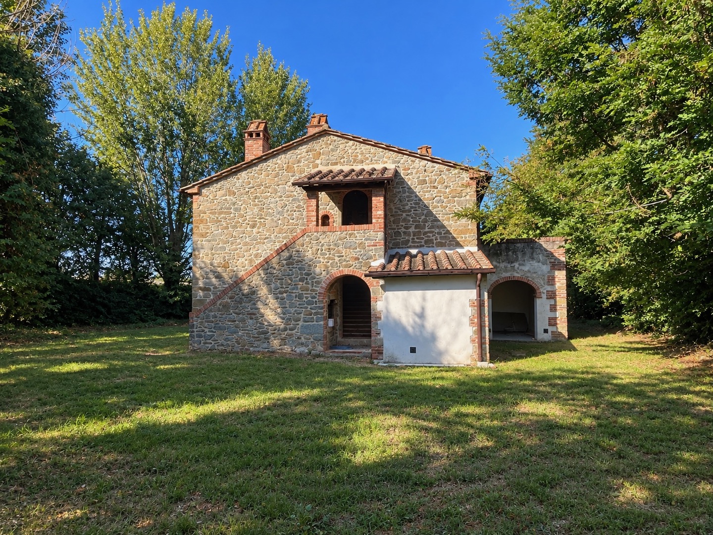 AV 1899_ – 2 CASOLARE INDIPENDENTE CORTONA CAMPAGNA