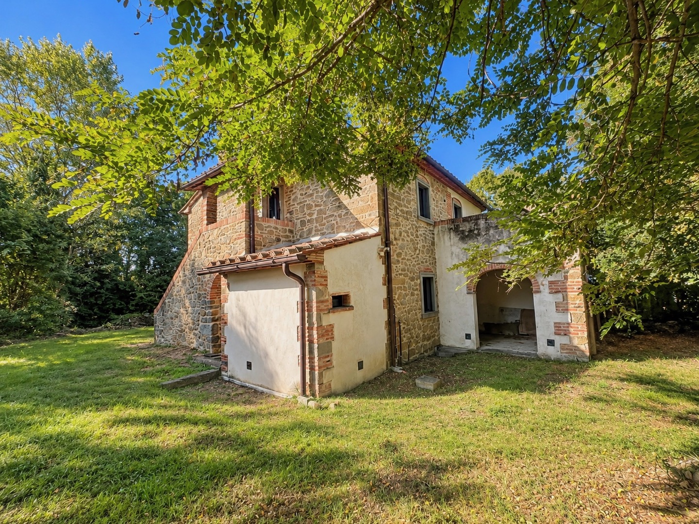 AV 1899_ – 3 CASOLARE INDIPENDENTE CORTONA CAMPAGNA