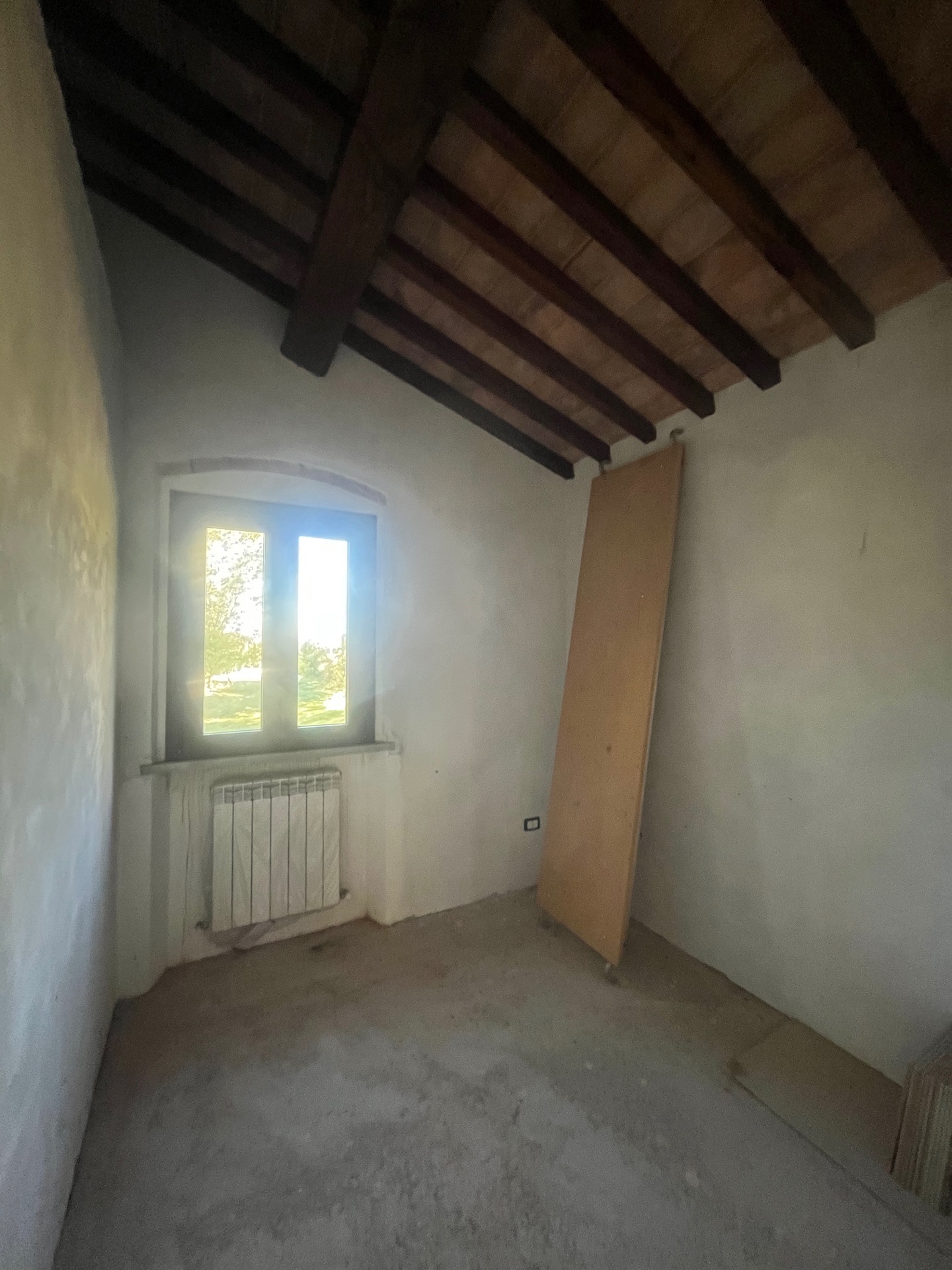 AV 1899_ – 41 CASOLARE INDIPENDENTE CORTONA CAMPAGNA