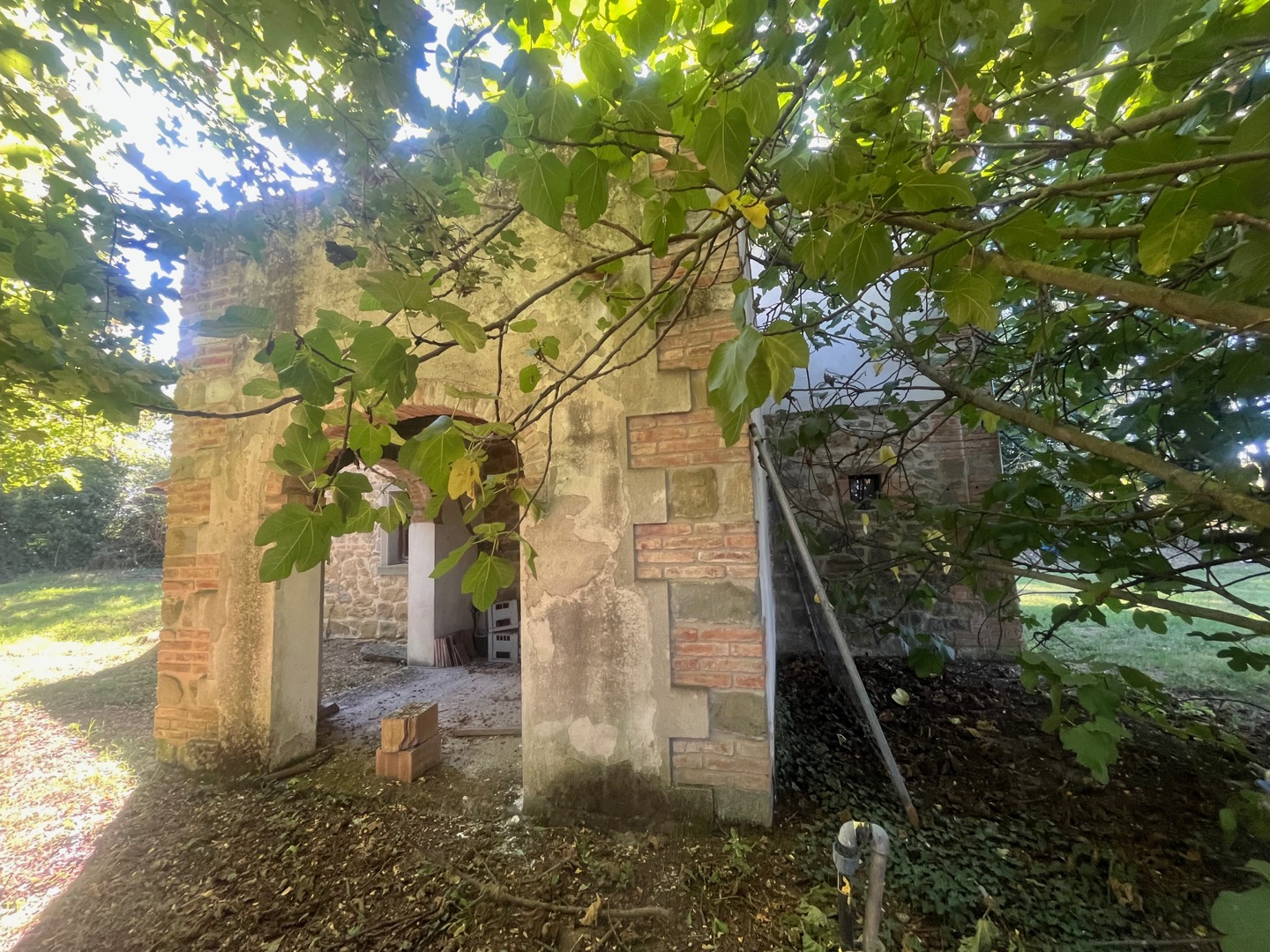 AV 1899_ – 9 CASOLARE INDIPENDENTE CORTONA CAMPAGNA